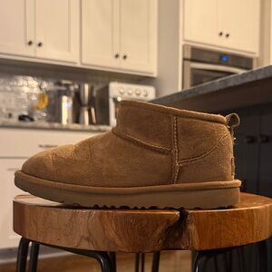 UGG mini brown kids boots size 3